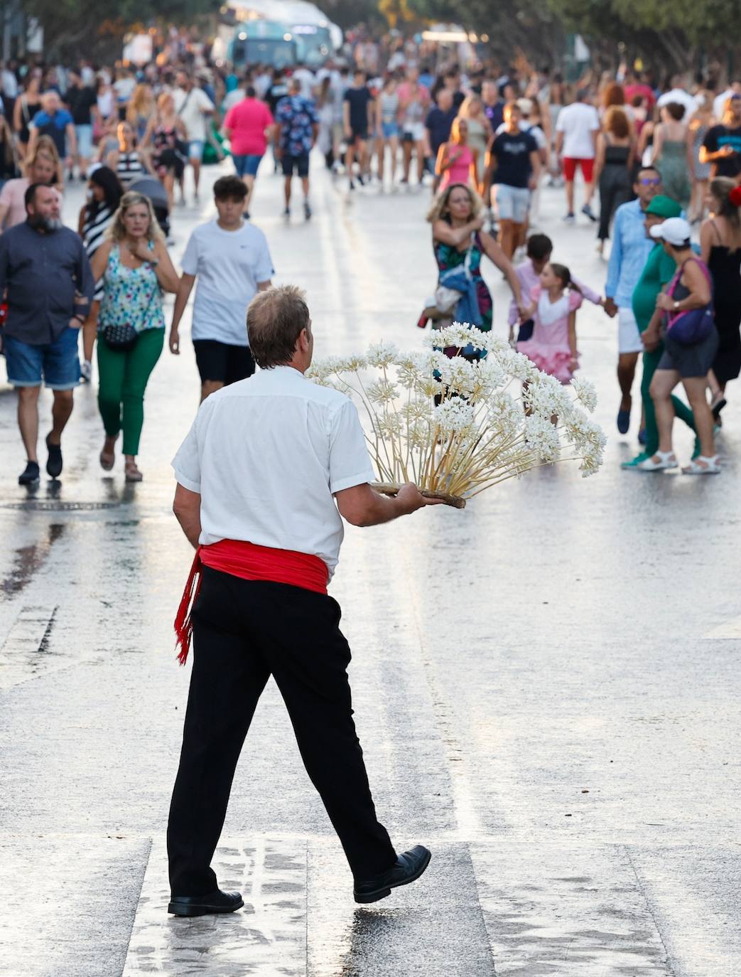 Grupos de amigos y familiares disfrutaron del jueves de Feria previo al festivo 