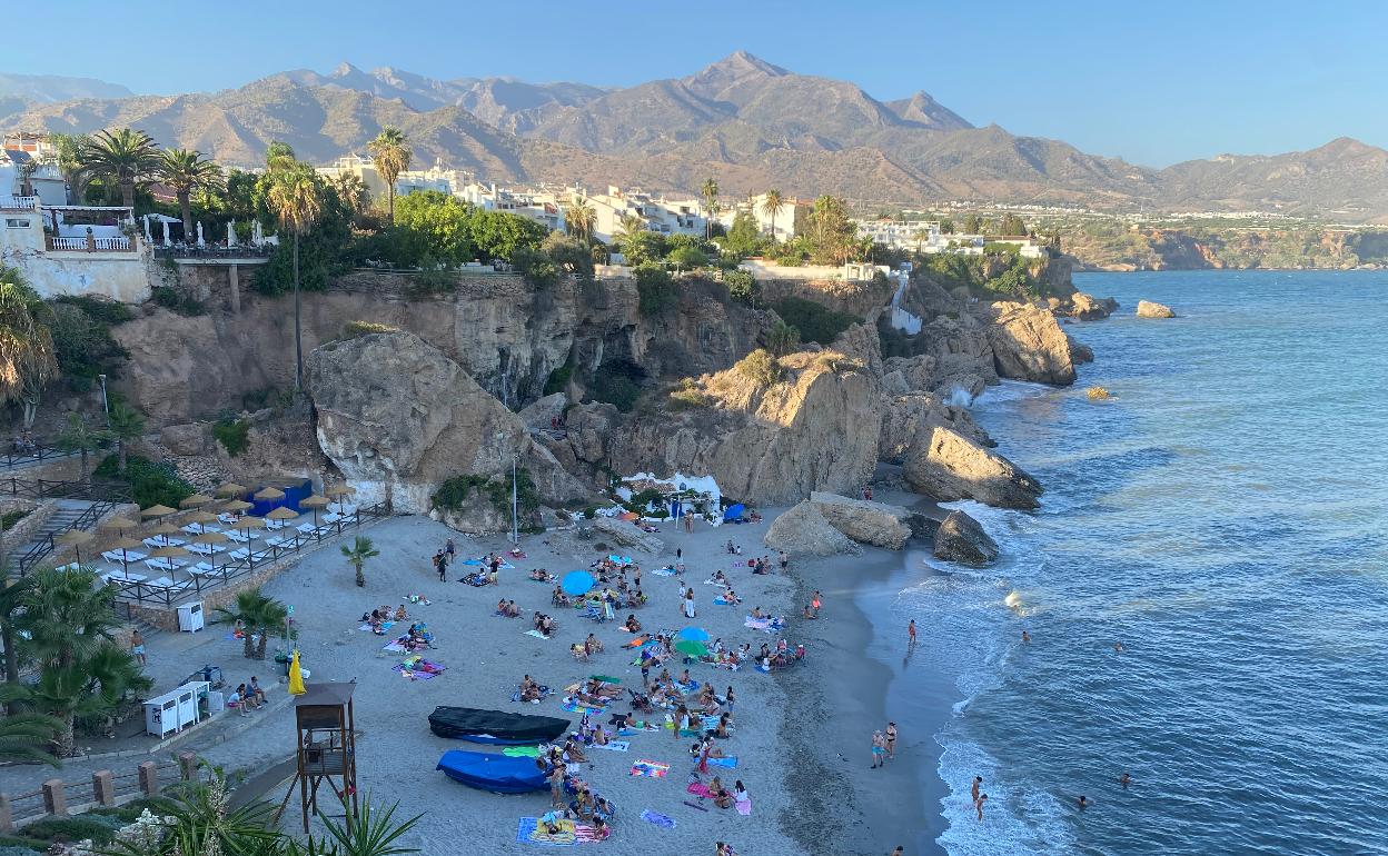 Panorámica del litoral nerjeño desde el Balcón de Europa. 