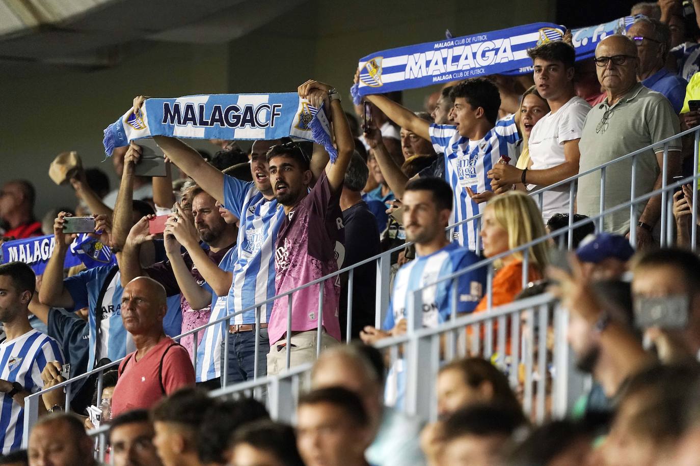 El conjunto visitante se adelantó en el minuto 43 y terminó goleando al Málaga en un partido para olvidar 