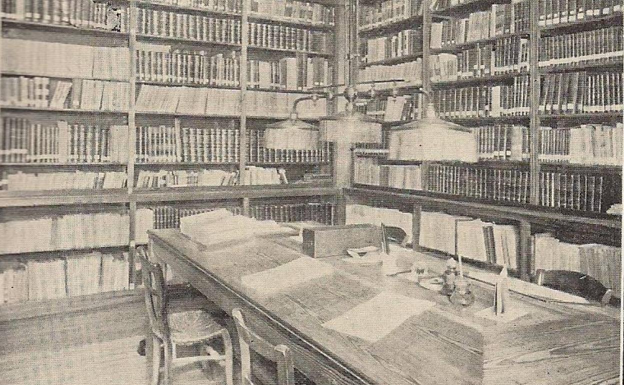 Biblioteca de la Sociedad a principios del siglo XX. 