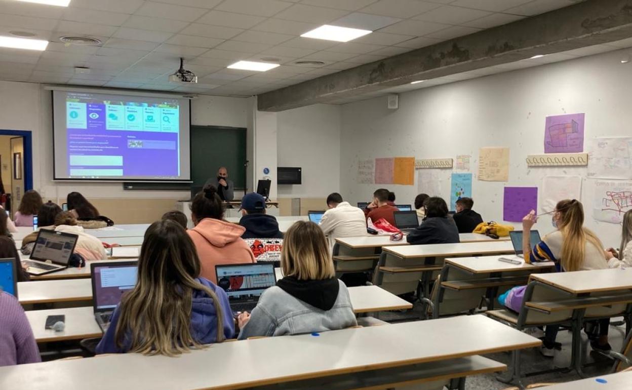 Estudiantes, en una clase en la Facultad de Psicología, en una imagen de archivo. 