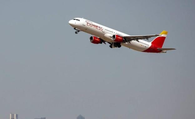 Huelga en Iberia Express: listado de los 92 vuelos cancelados en los próximos días, según USO