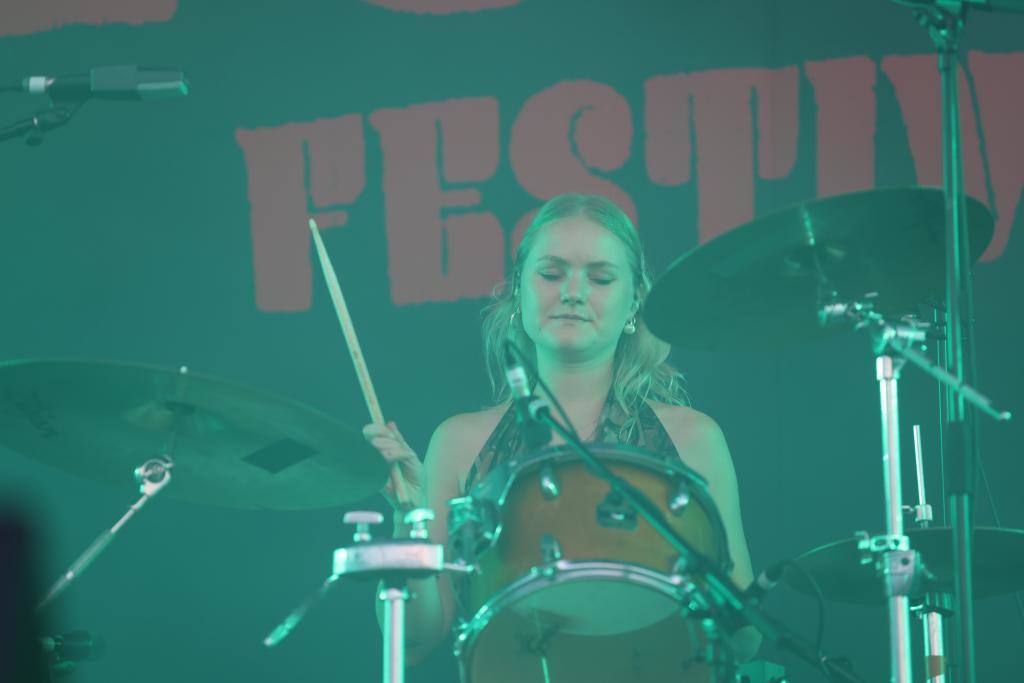 El exintegrante de 'One Direction', Louis Tomlinson, plato fuerte de una cita en la que estuvieron también The Vaccines, Hinds, Stone o Voodoos. En la foto, la banda madrileña Hinds 