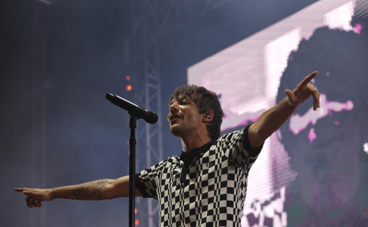 Louis Tomlinson durante su presentación de 'The Way From Home Festival' en Fuengirola. 