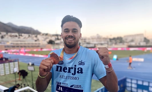 Leyva, con su medalla de bronce en el Nacional de este año. 