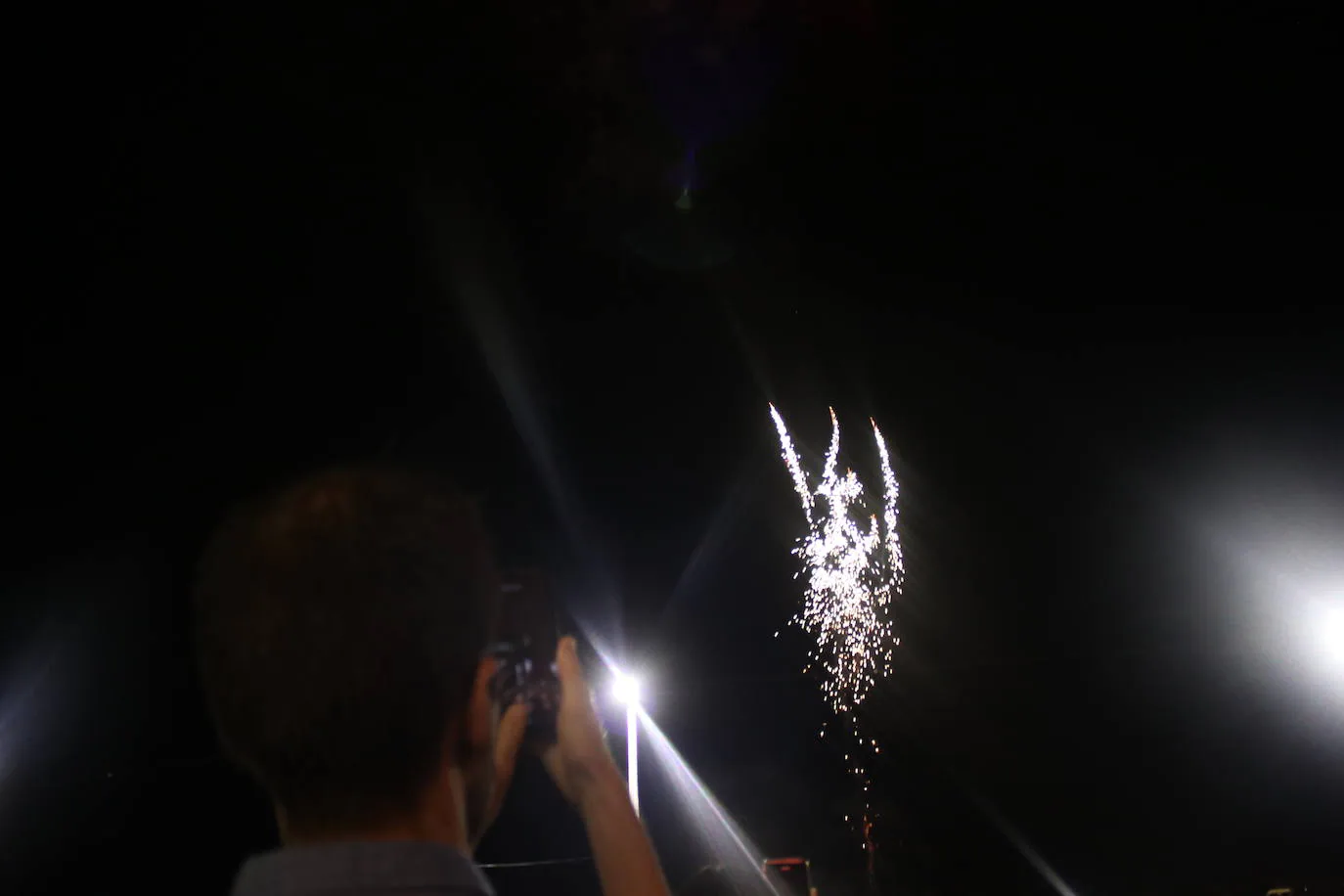 Fuegos artificiales y una cabalgata abren las Fiestas de Pedro Romero. 