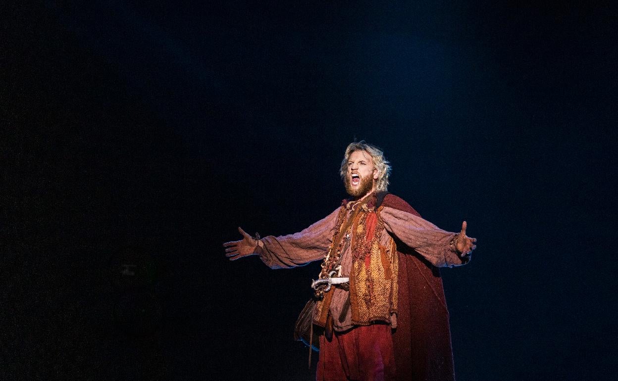Guido Balzaretti interpretando a Rob Cole en el musical 'El Médico'. 