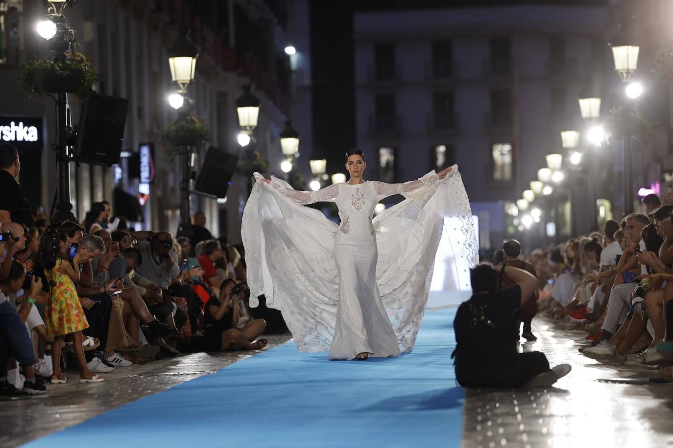 Desfiles en la primera jornada de la Pasarela Larios 2022. 