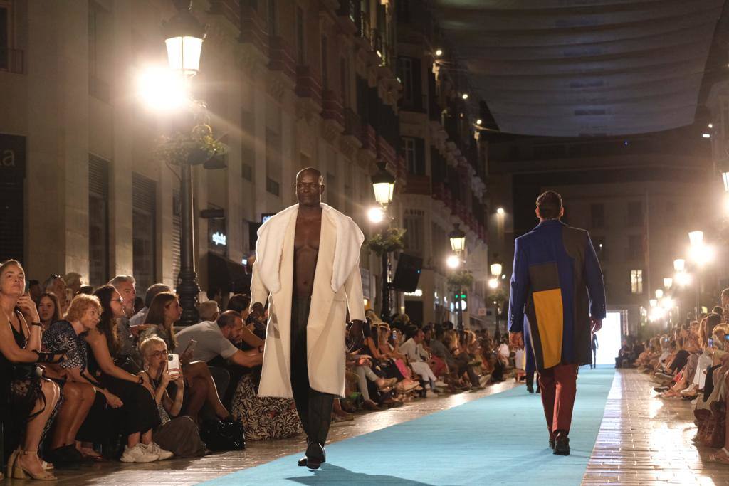 Modelos de Félix Ramiro, en la calle Larios. 