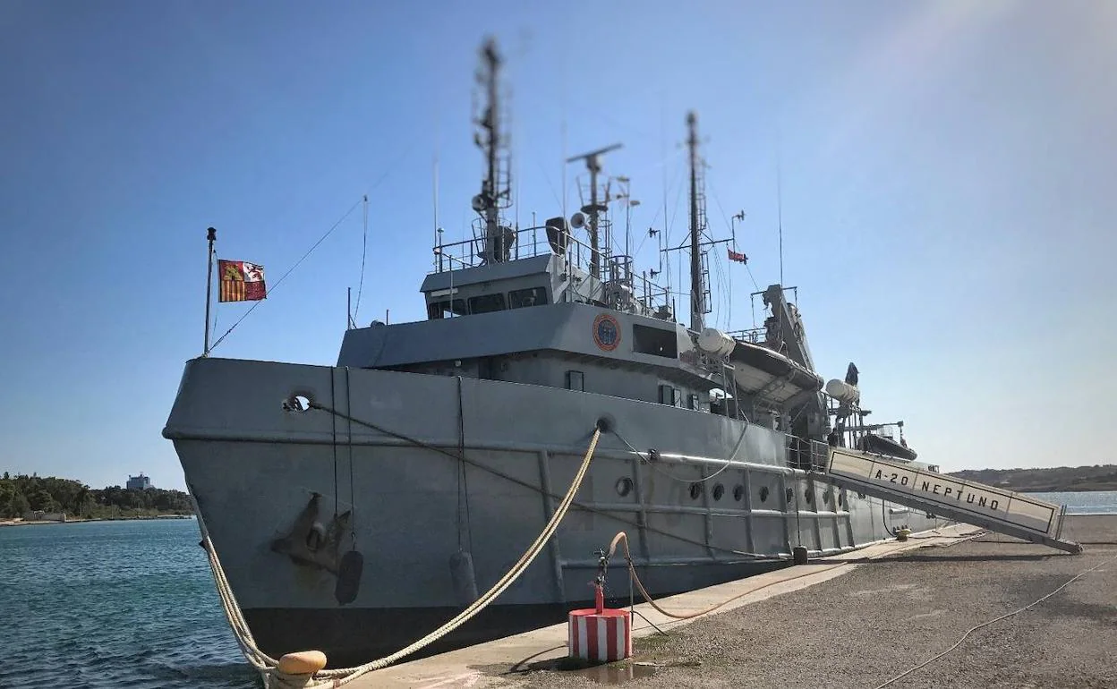 El Neptuno, barco de la Armada destinado a desguace, que se quiere reciclar como museo flotante. 