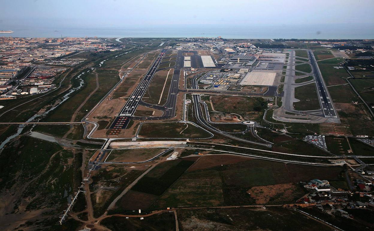 Vista aérea del aeropuerto de Málaga, en una imagen de archivo. 