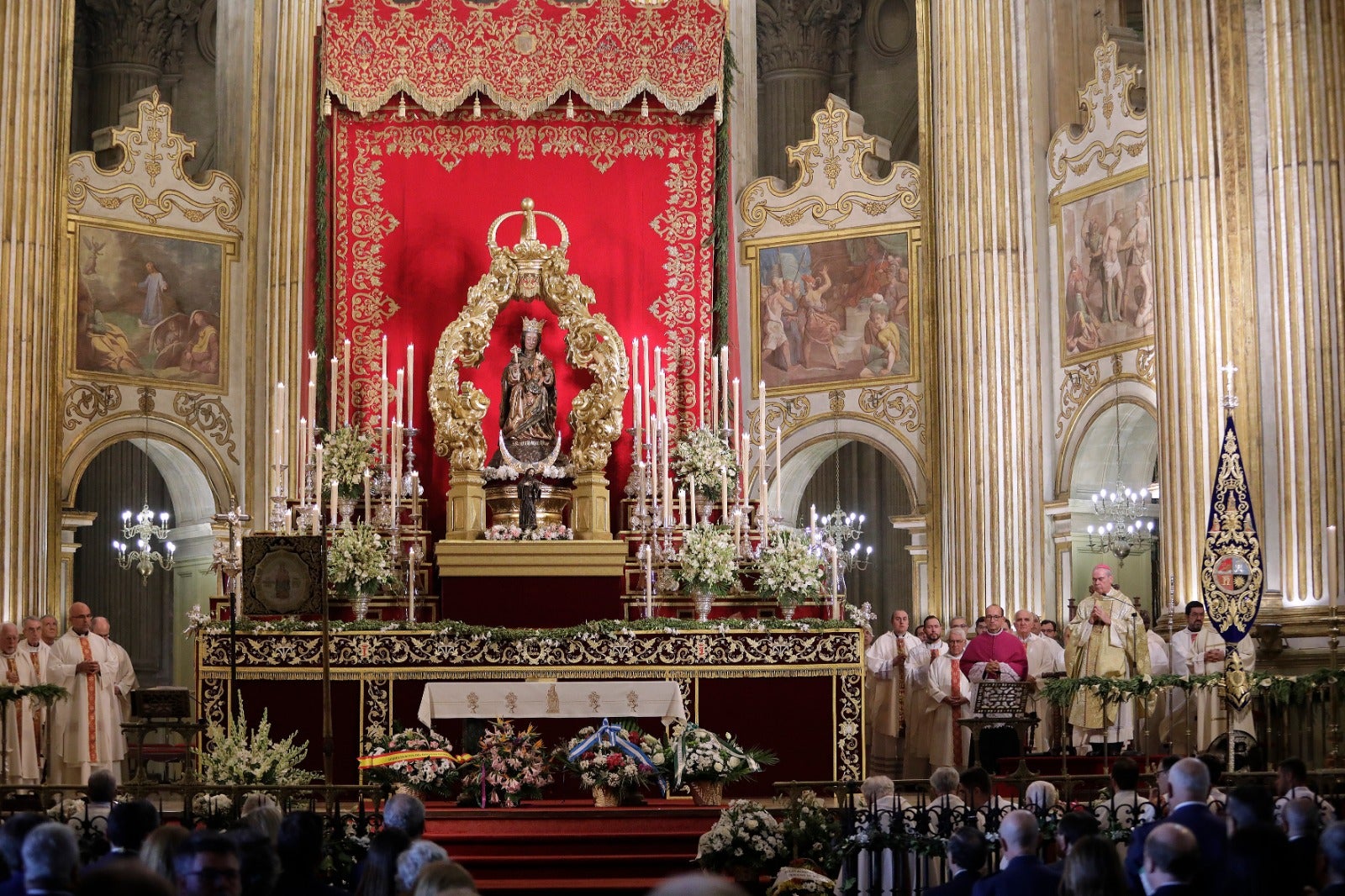 Fotos: Festividad de Santa María de la Victoria: ofrenda floral y misa a la Patrona de Málaga