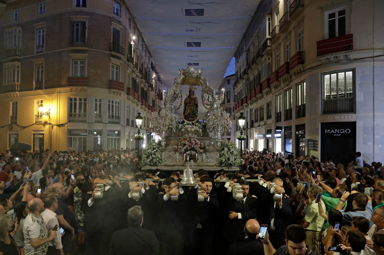 Fotos: Festividad de Santa María de la Victoria: ofrenda floral y misa a la Patrona de Málaga