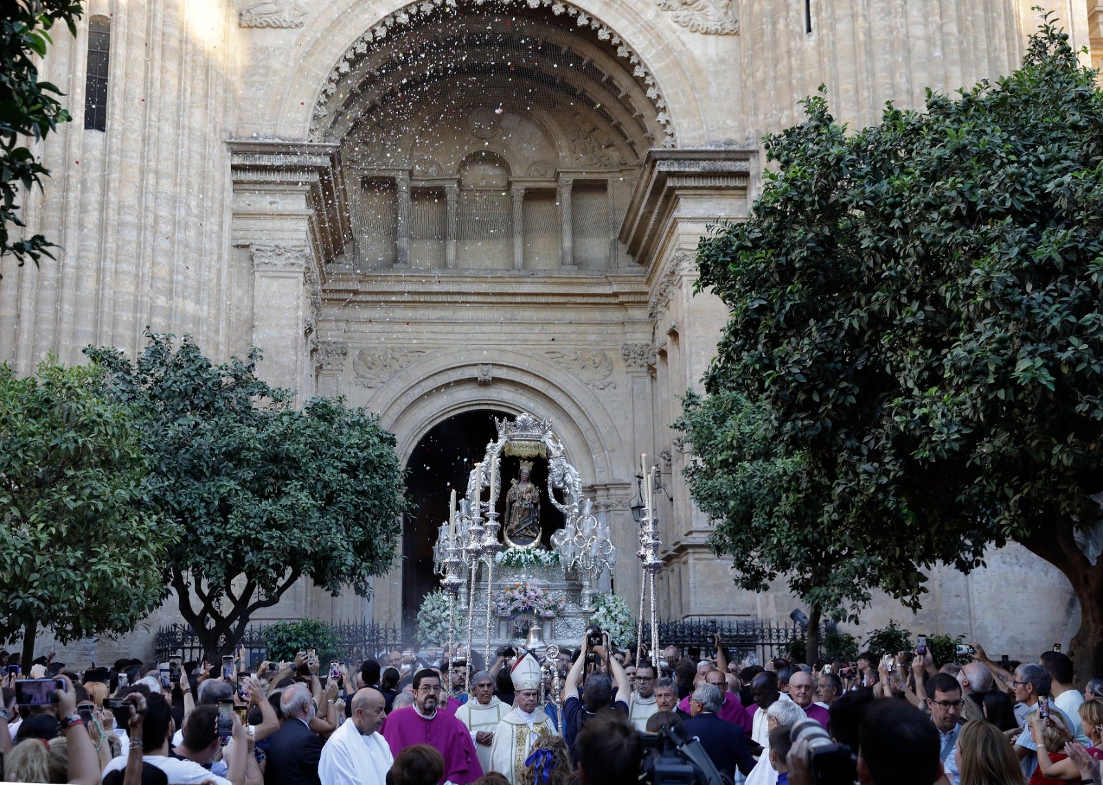 Fotos: Festividad de Santa María de la Victoria: ofrenda floral y misa a la Patrona de Málaga