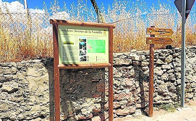 En el casco urbano de Arriate comienza una ruta de senderismo que se adentra en este lugar. 