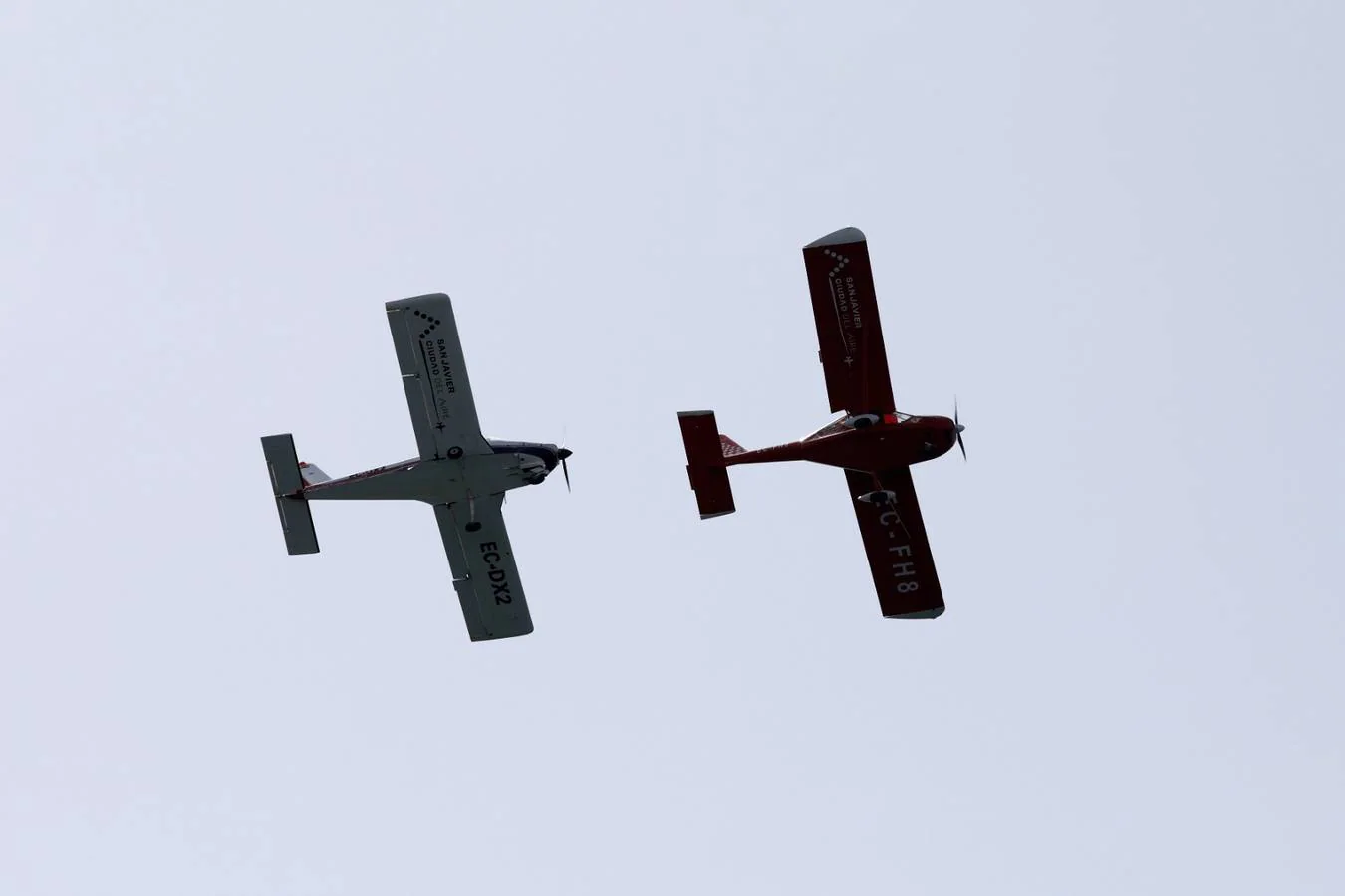 Desde primera hora de la mañana la playa ya estaba llena de amantes de la cultura aeronáutica para coger sitio y presenciar lo que ya se reconoce como uno de los mejores festivales aéreos de Europa. Uno de los espectáculos que ha suscitado mayor expectación ha sido el conocido como 'dron humano' de Gravity Industries. 