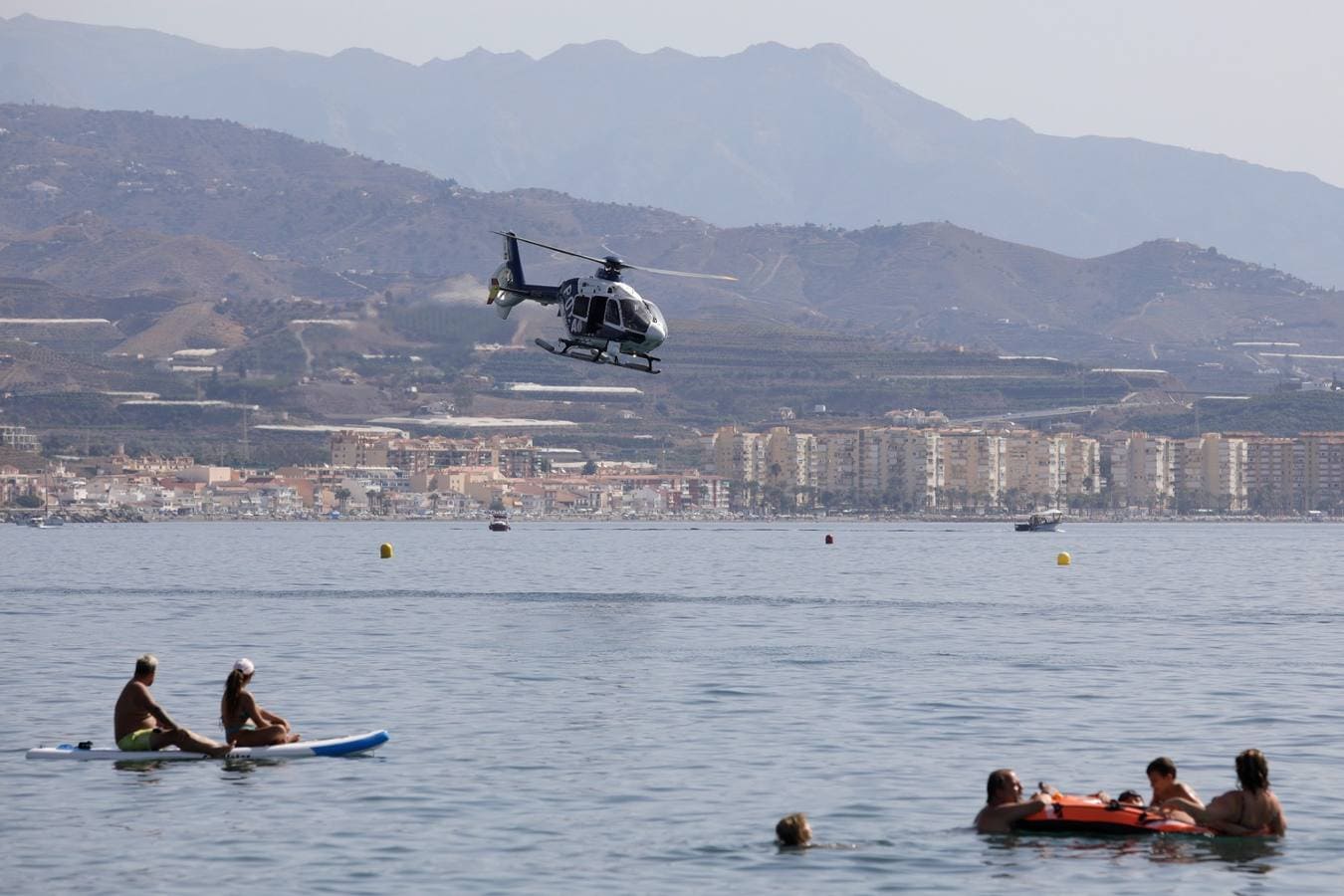 Desde primera hora de la mañana la playa ya estaba llena de amantes de la cultura aeronáutica para coger sitio y presenciar lo que ya se reconoce como uno de los mejores festivales aéreos de Europa. Uno de los espectáculos que ha suscitado mayor expectación ha sido el conocido como 'dron humano' de Gravity Industries. 