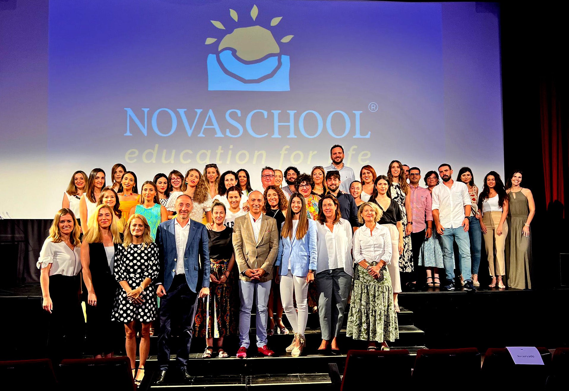 Novaschool Almería se presentó en el Teatro Cervantes de la capital. 