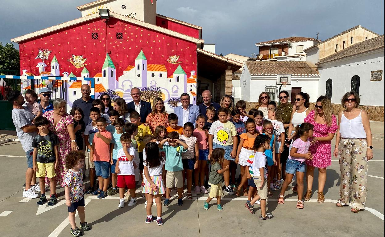 Acto de inauguración del curso escolar este pasado lunes en el colegio de la pedanía veleña de Triana. 