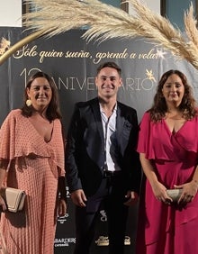 Imagen secundaria 2 - En la primera foto, Luisma Gómez, María José García, Nerea Villalobos, Miguel Guerrero, Carmen Serrano y Álvaro Toledo. En la segunda, Almudena Nogués, Carmen Canales, Carmen López, Francisco Jiménez y Eduardo Valderrama. En la última, Rocío Gaspar, Javier Ortiz y Elena Gálvez. 