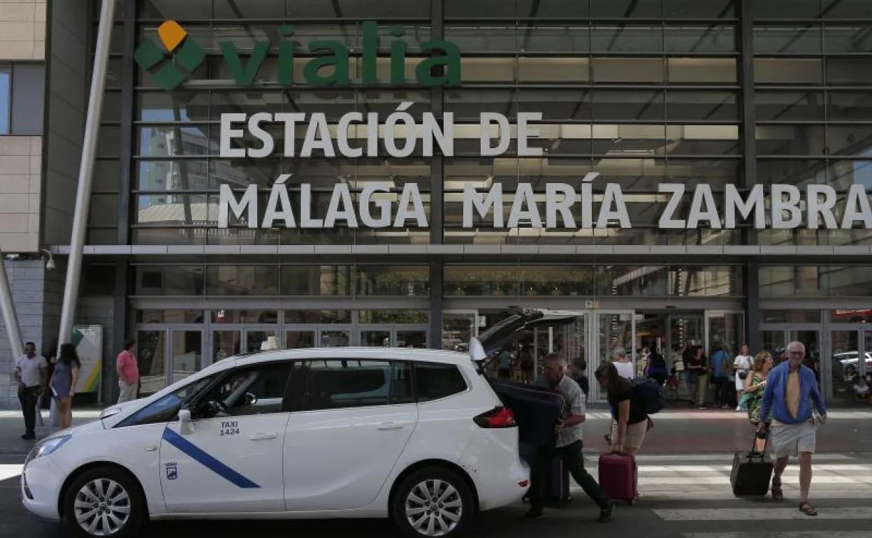 ¿Por qué ahora cuesta tanto pedir un taxi por teléfono en Málaga?