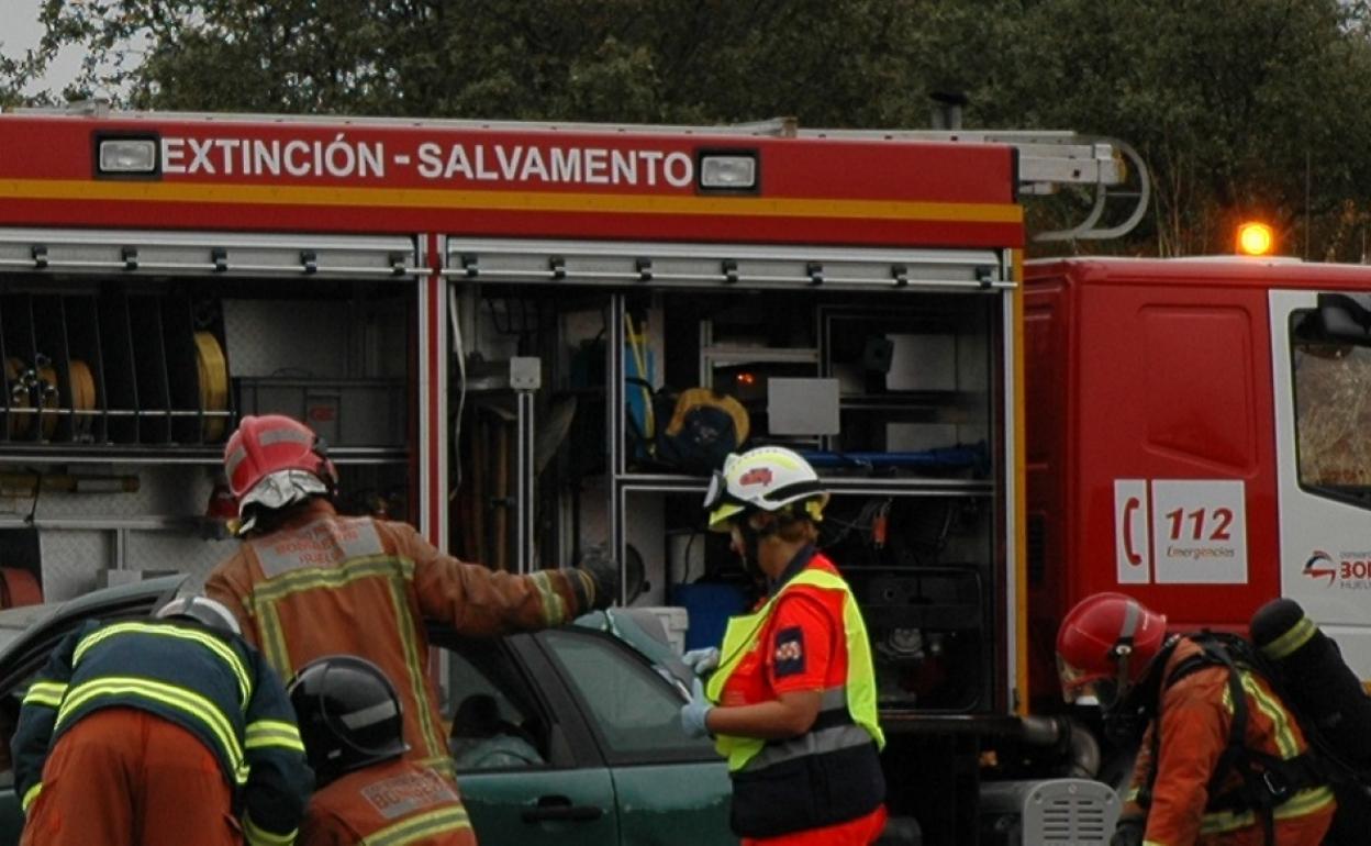 Foto de archivo de bomberos del 112 