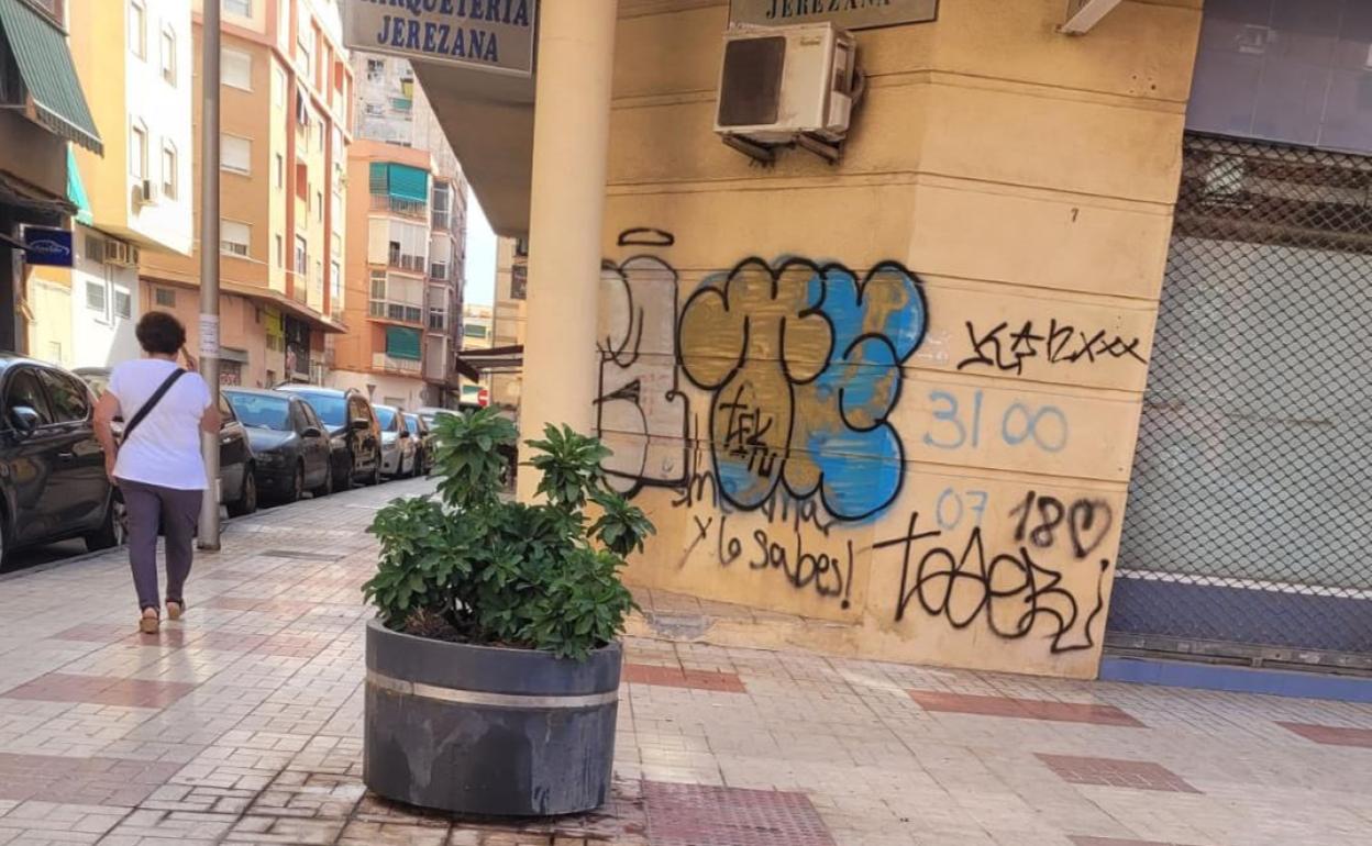 Vistas la calle Alozaina con Iznate. 