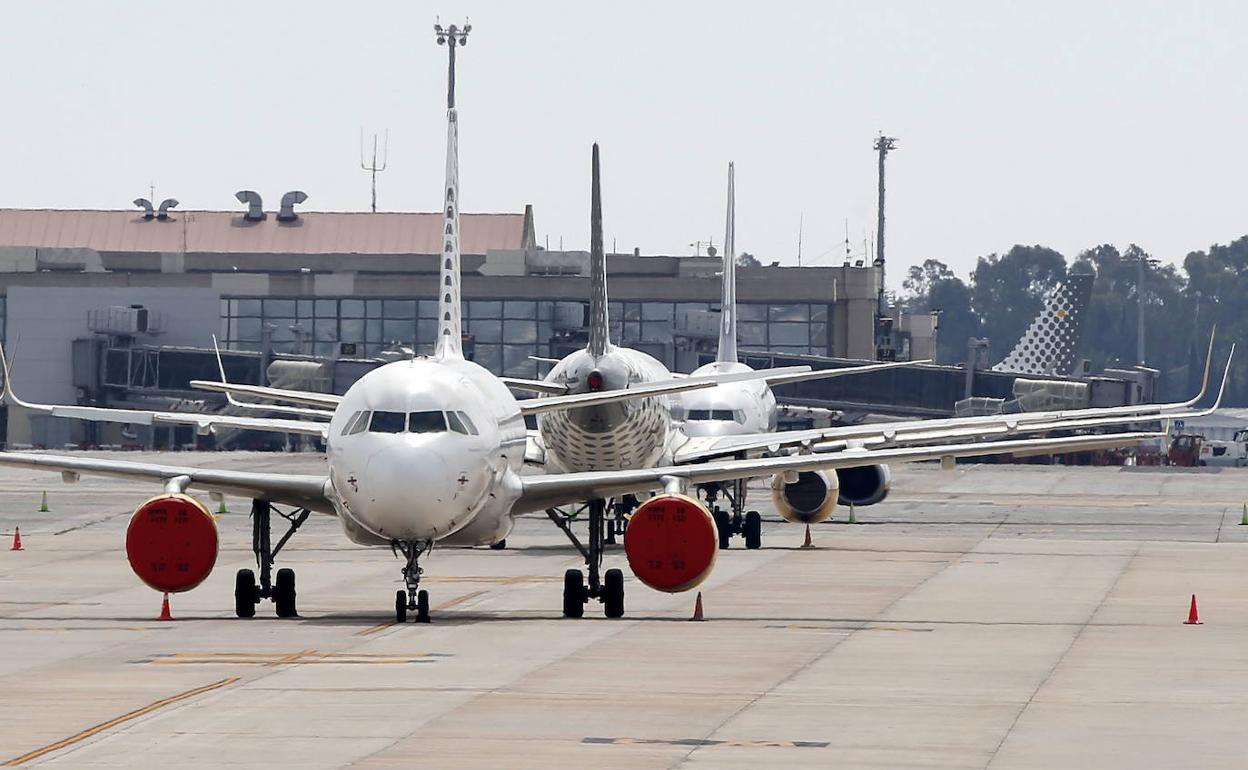 Aviones en el aeropuerto de Málaga. 