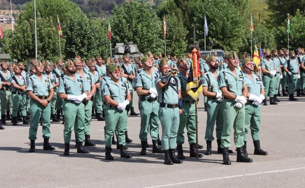 Galería. Desfile de la Legión en Ronda por su 102 aniversario