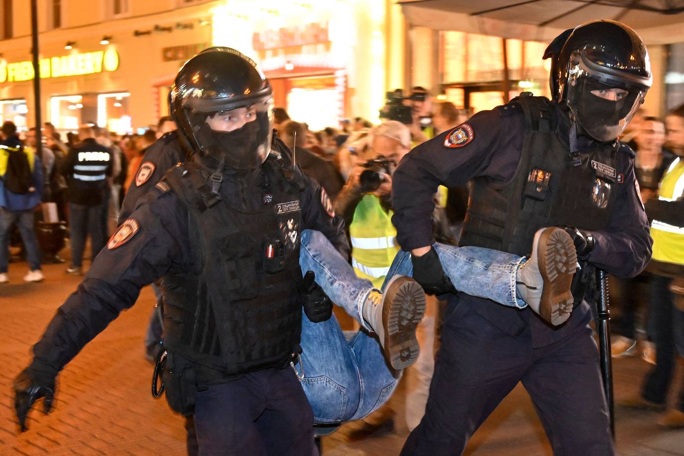 Fotos: Más de 350 detenidos en Rusia en protestas por la movilización de 300.000 reservistas para la guerra de Ucrania