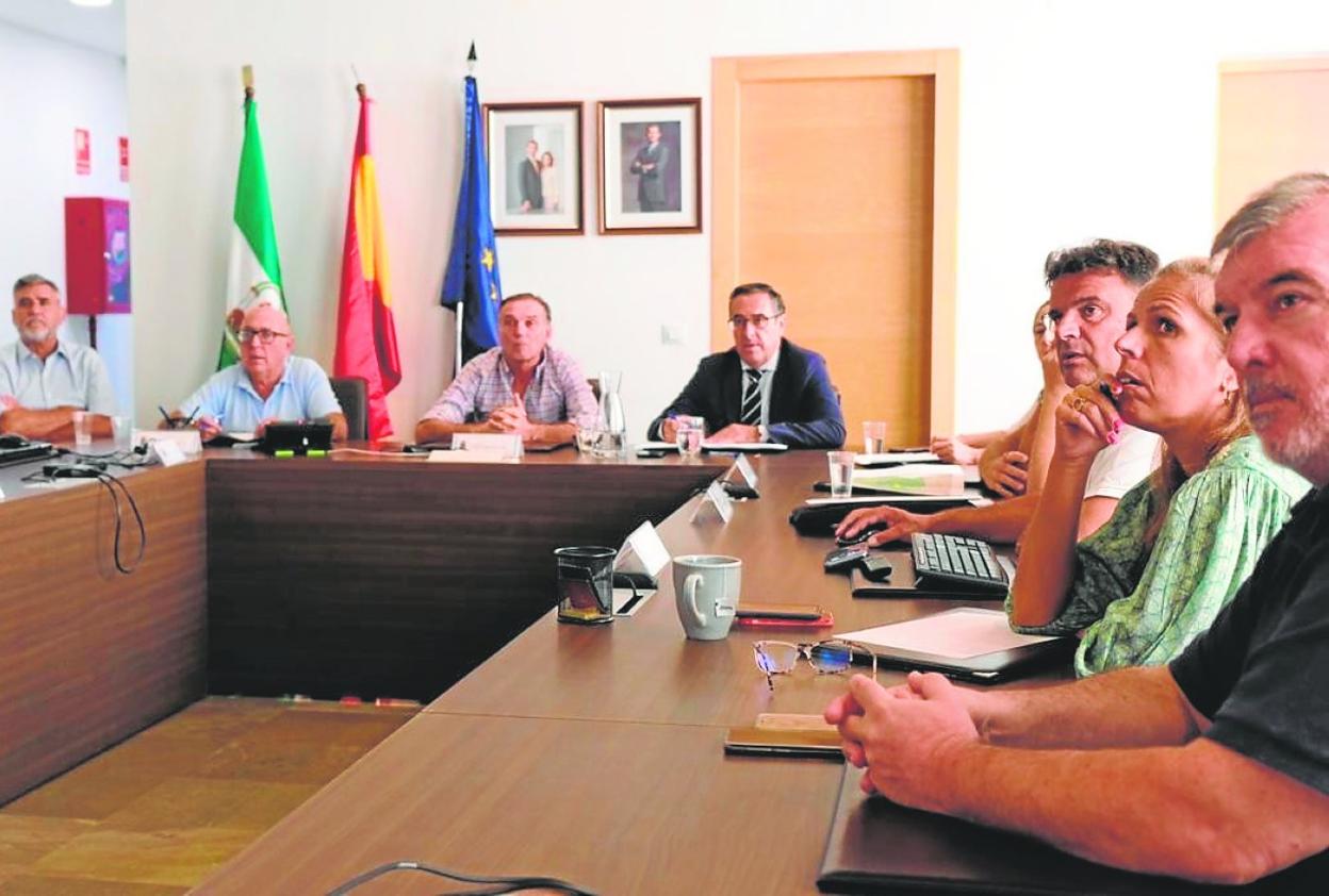 Reunión mantenida entre Educación y el Ayuntamiento de Benahavís para hablar de las carencias en Educación. 