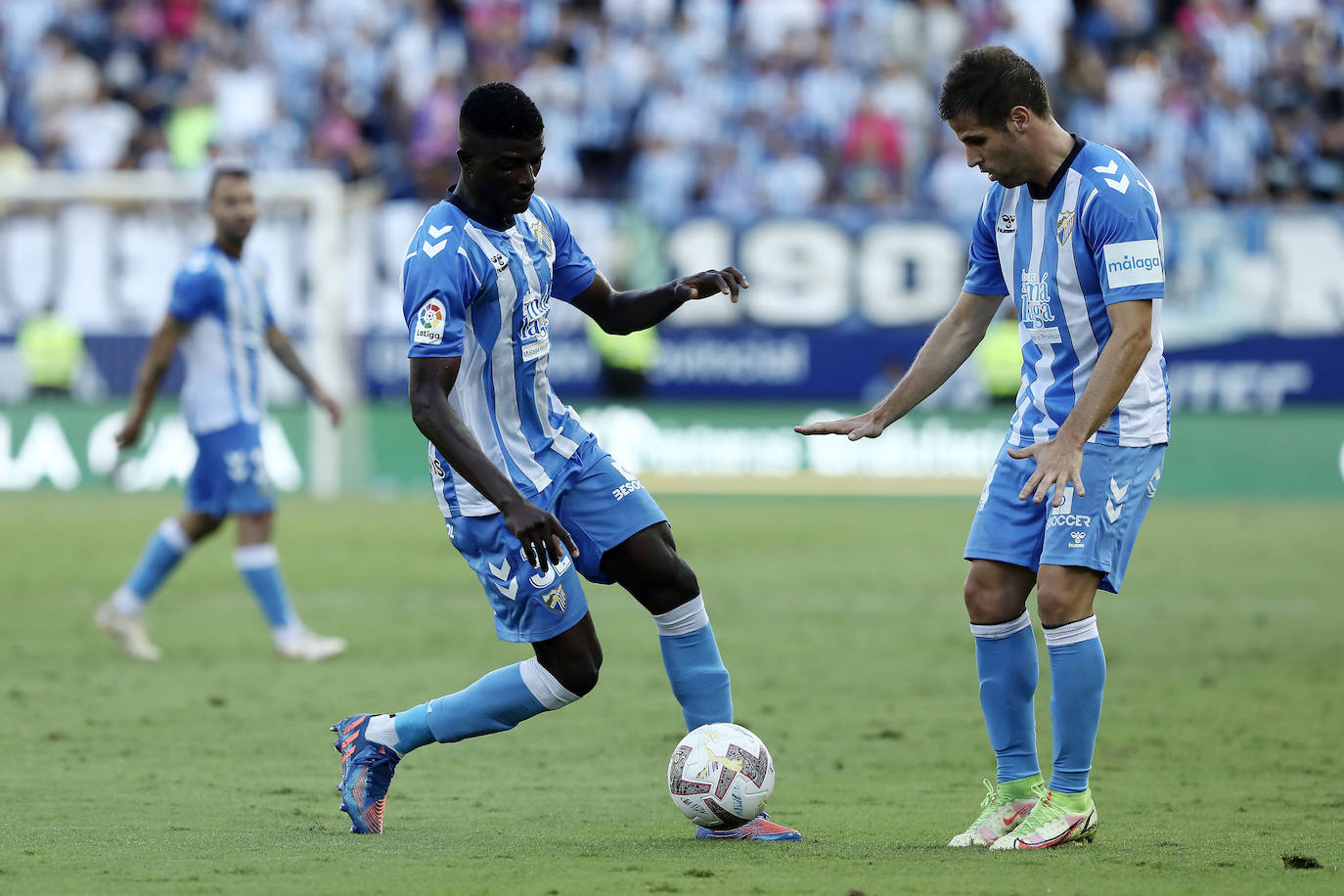 Buen ambiente en La Rosaleda en el estreno de Pepe Mel en el banquillo 