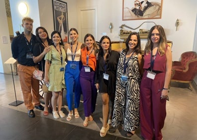 Imagen secundaria 1 - 1. Gram afluencia de trabajadores en el evento. 2. Pablo López, Raquel Arana, María Muñoz, Laura Bueno, Cristina García, Marta Torres, Marta Mayorgas y Miriam Fernández. 3. Ismael Encantado durante su espectáculo de magia con trabajadores de MEDAC. 