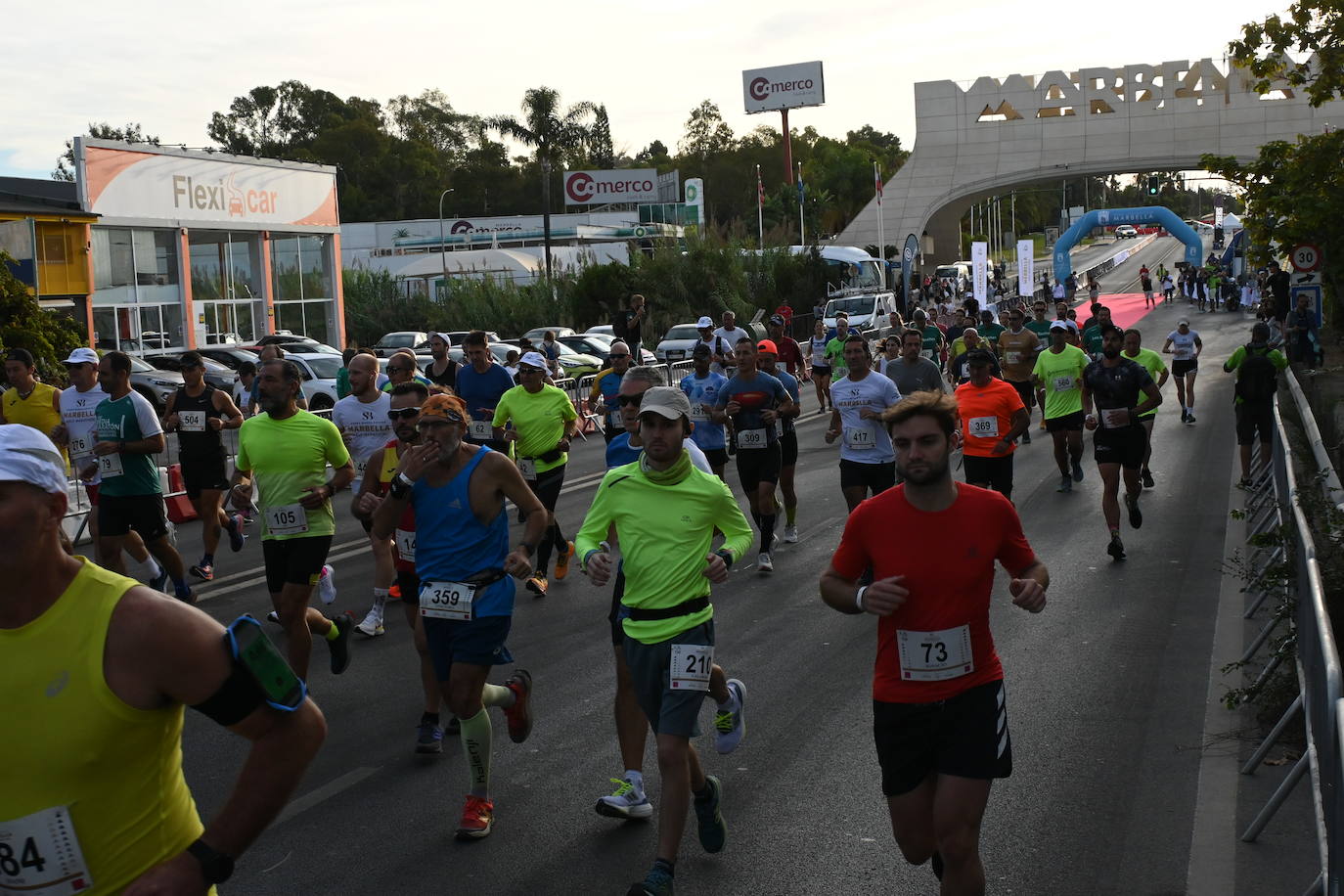 El excampeón europeo de 1.500 Reyes Estévez llegó a un segundo del ganador, tras un duelo apasionante, mientras que la ganadora femenina se impuso a su madre. 