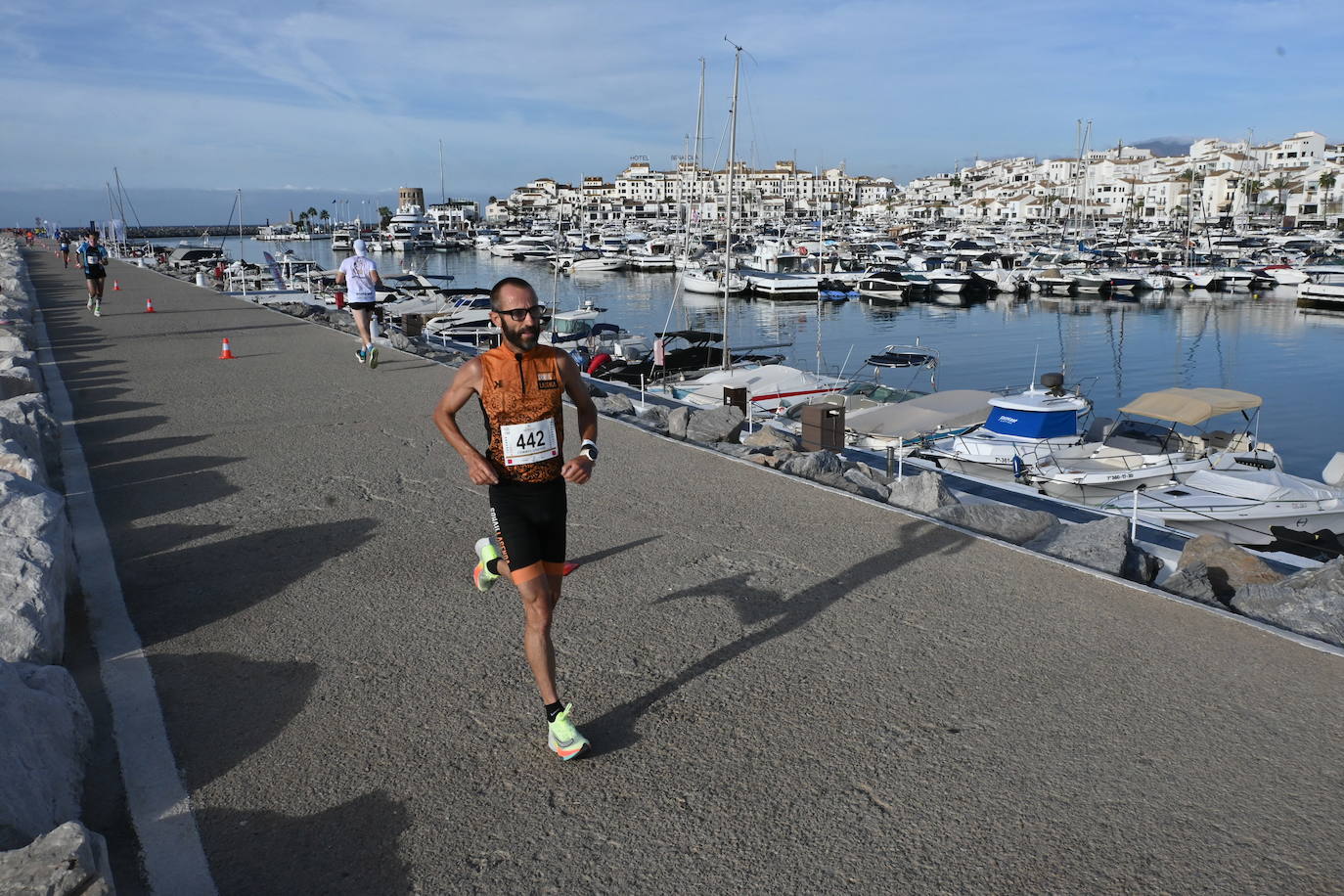 El excampeón europeo de 1.500 Reyes Estévez llegó a un segundo del ganador, tras un duelo apasionante, mientras que la ganadora femenina se impuso a su madre. 