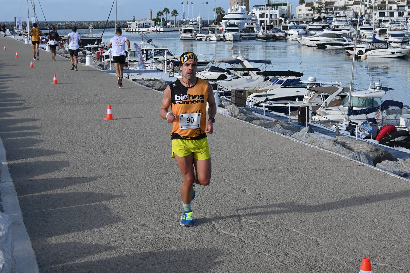 El excampeón europeo de 1.500 Reyes Estévez llegó a un segundo del ganador, tras un duelo apasionante, mientras que la ganadora femenina se impuso a su madre. 