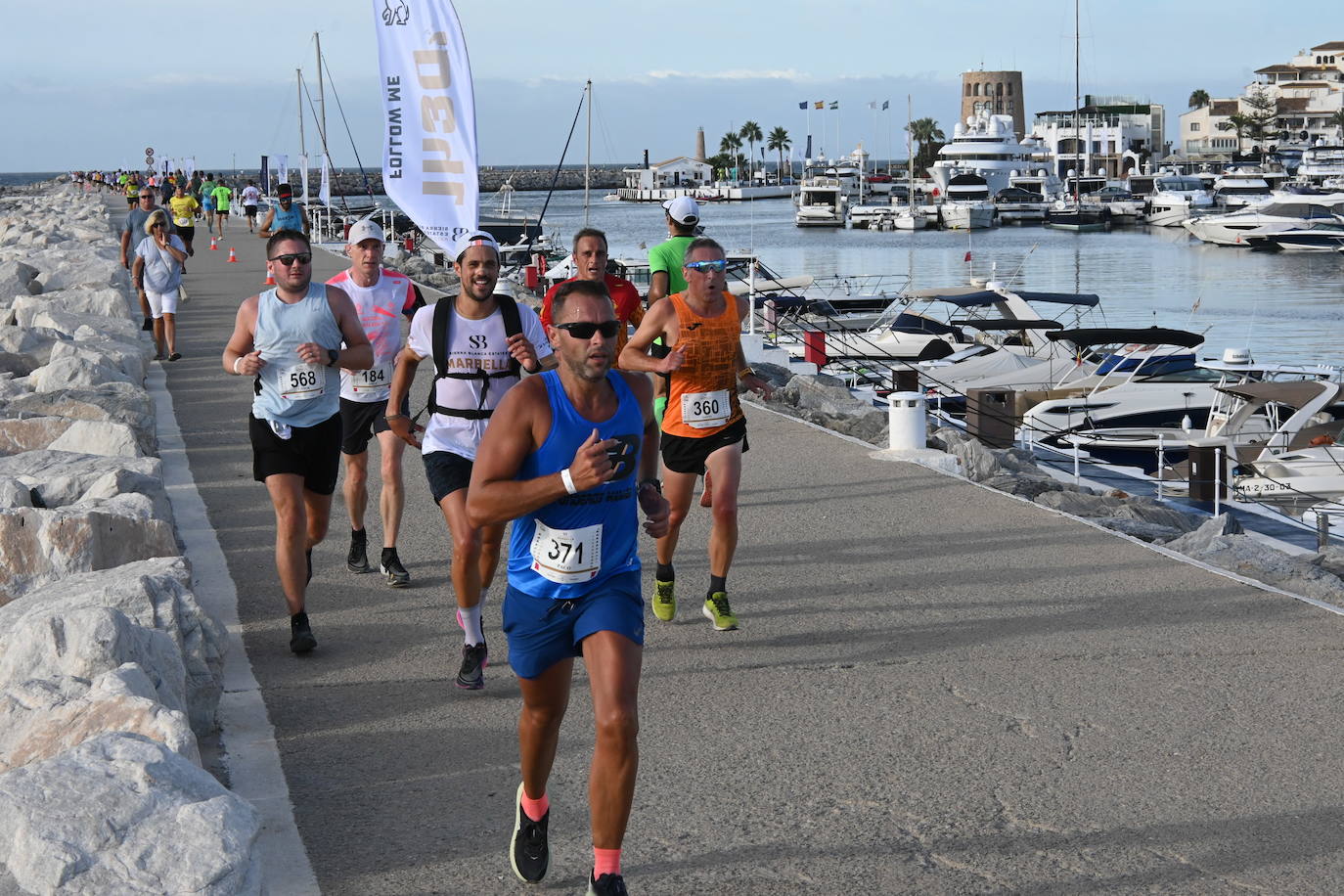 El excampeón europeo de 1.500 Reyes Estévez llegó a un segundo del ganador, tras un duelo apasionante, mientras que la ganadora femenina se impuso a su madre. 