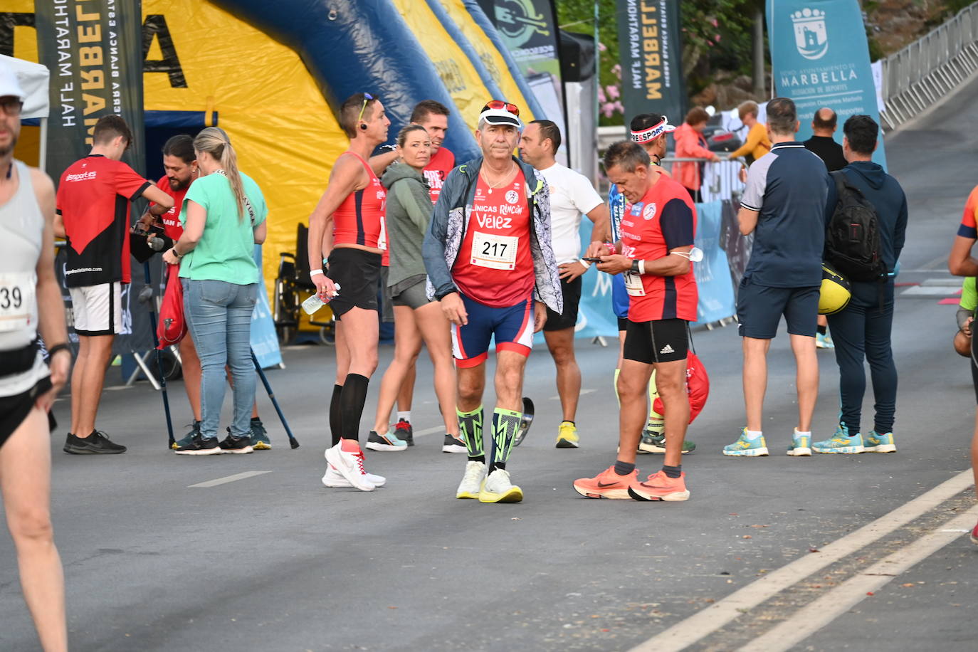El excampeón europeo de 1.500 Reyes Estévez llegó a un segundo del ganador, tras un duelo apasionante, mientras que la ganadora femenina se impuso a su madre. 