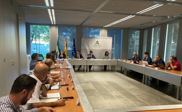 Momento de la reunión celebrada en la Consejería de Fomento. 