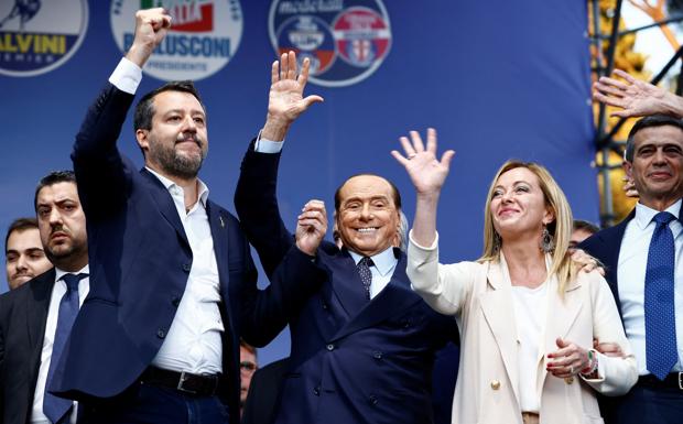 Matteo Salvini, Silvio Berlusconi y Giorgia Meloni, en el cierre de su campaña electoral. 
