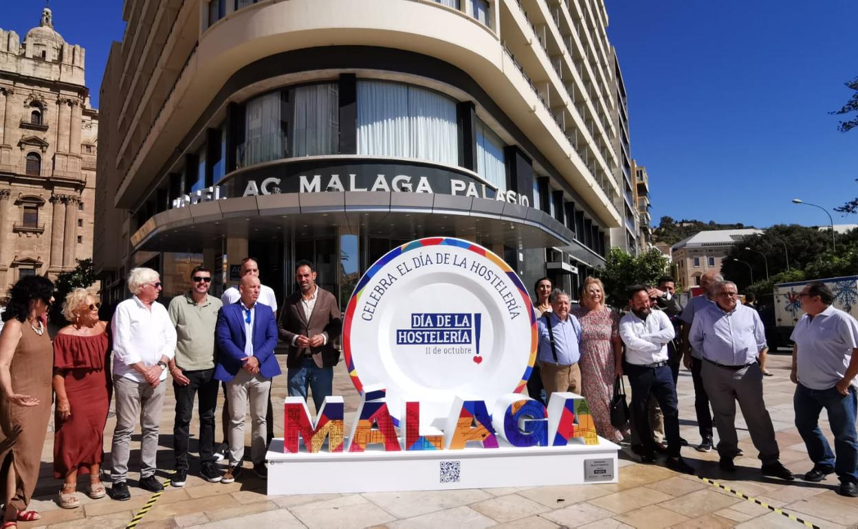 La escultura se ha colocado en la calle Molina Lario. 