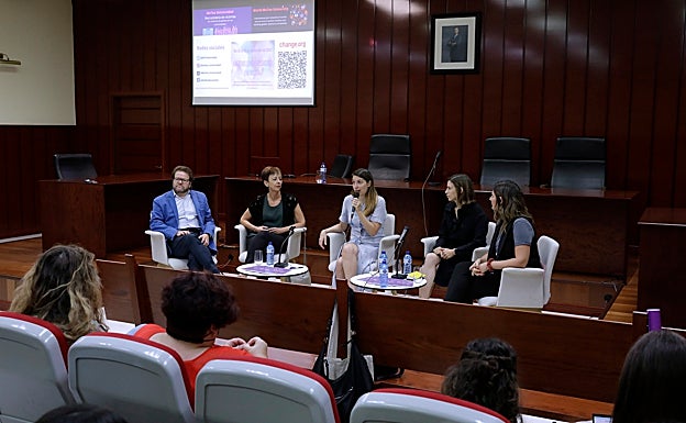 Imagen principal - Algunos momentos del encuentro 'Me Too Universidad'. 