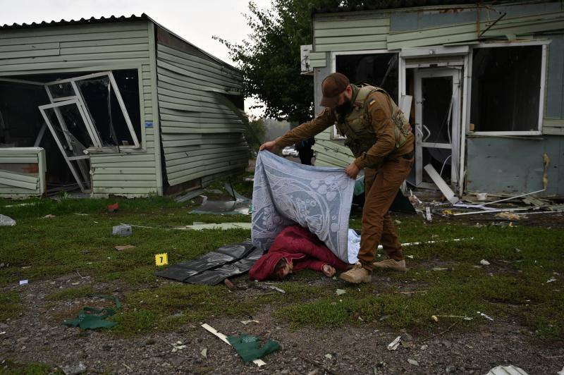 Fotos: Al menos 25 muertos en un ataque ruso a un «convoy humanitario» en Zaporiyia