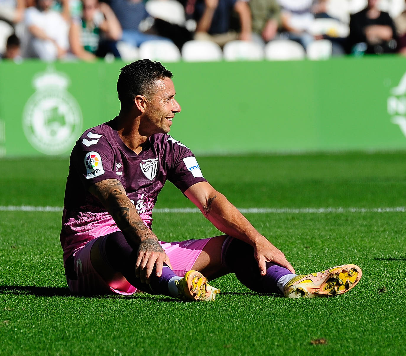 El Málaga empata en su visita al Racing (0-0). 