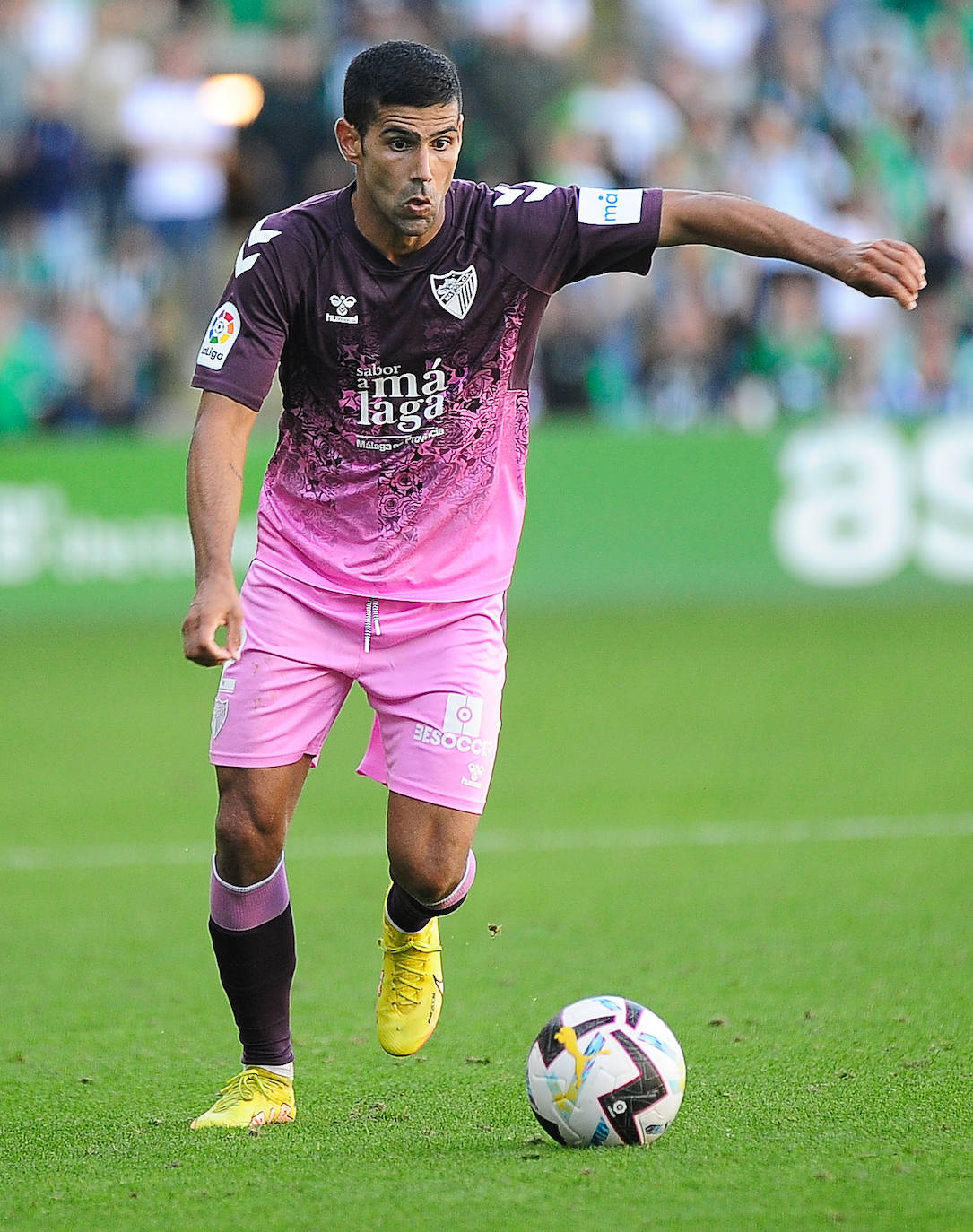 El Málaga empata en su visita al Racing (0-0). 