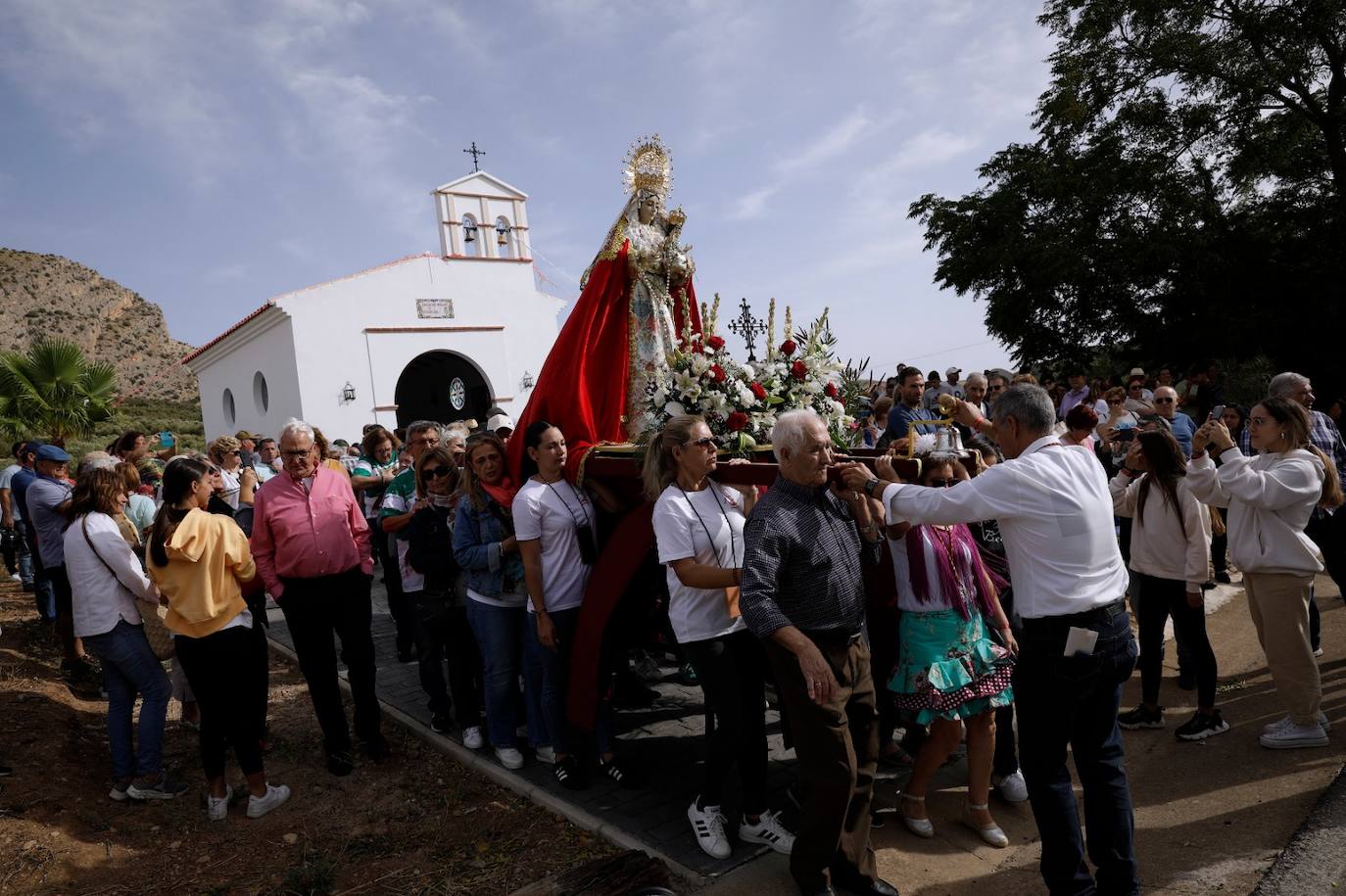 Peñarrubaia inaugura su local-ermita, que guarda la memoria del pueblo inundado. 