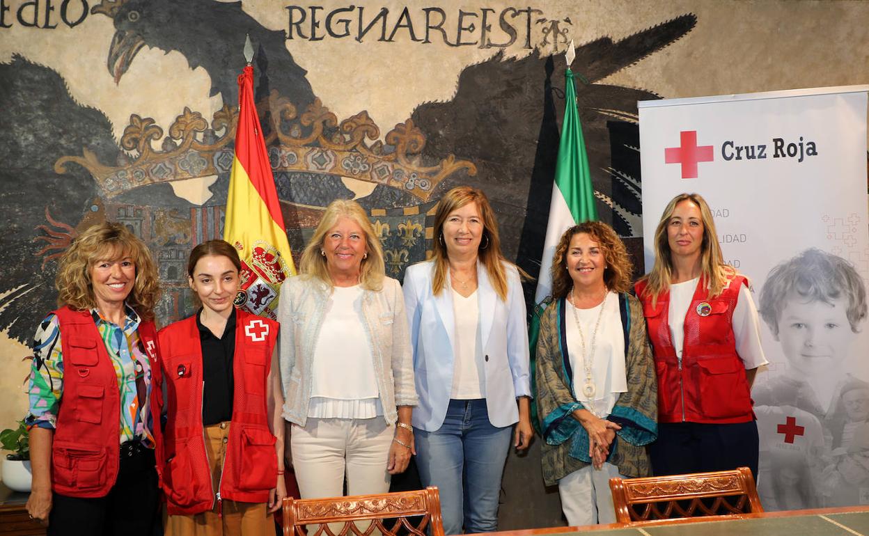 El Ayuntamiento ha firmado el convenio con Cruz Roja para sostener la atención a las personas sin hogar. 