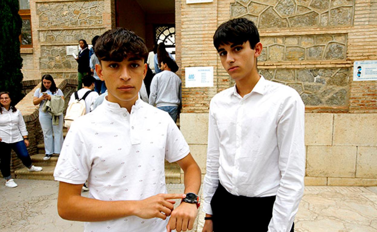 Estudiantes de Primero, Sergio Aguilar y Juan José Ruiz. 