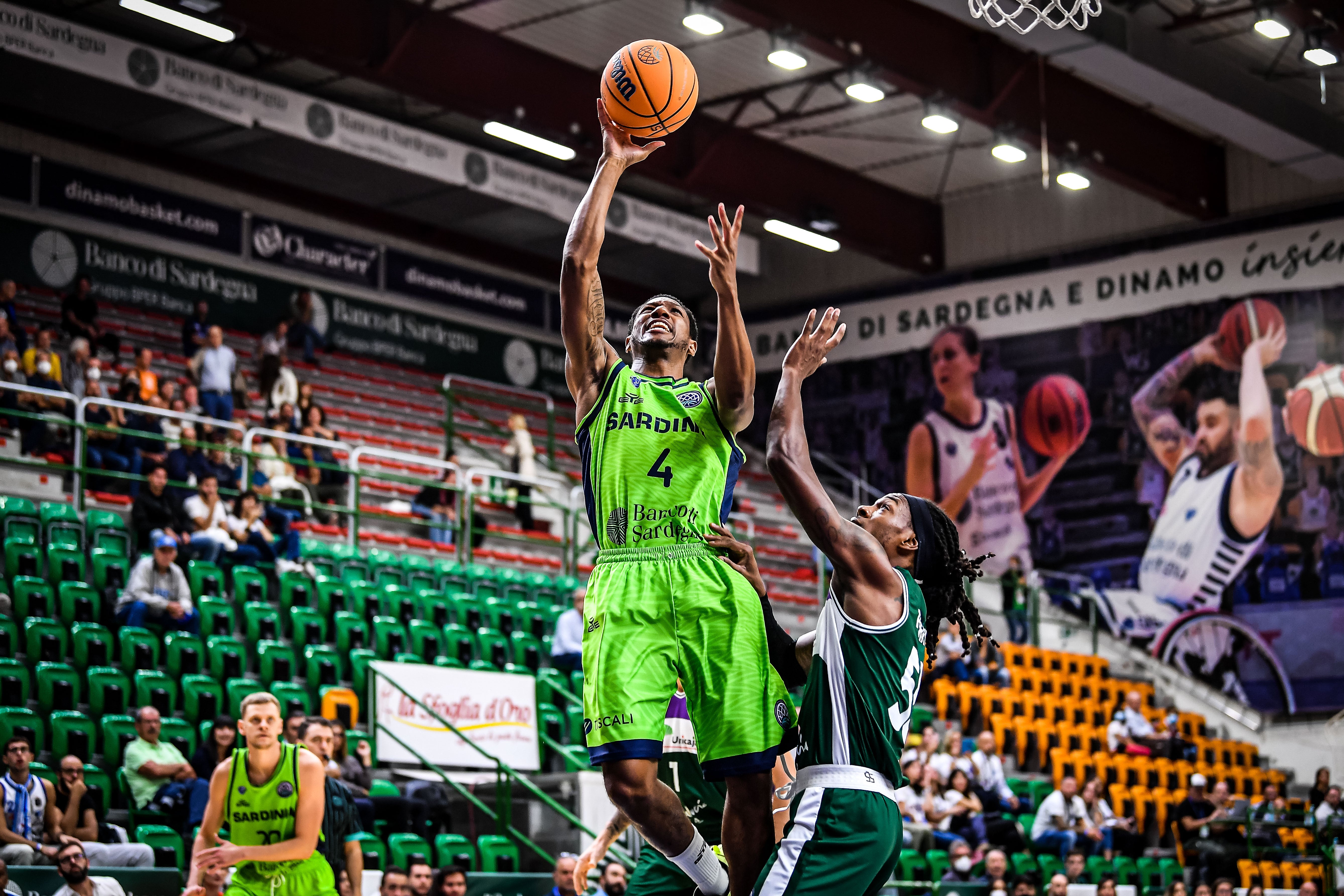 Fotos: Las mejores imágenes del partido entre el Dinamo Sassari y el Unicaja