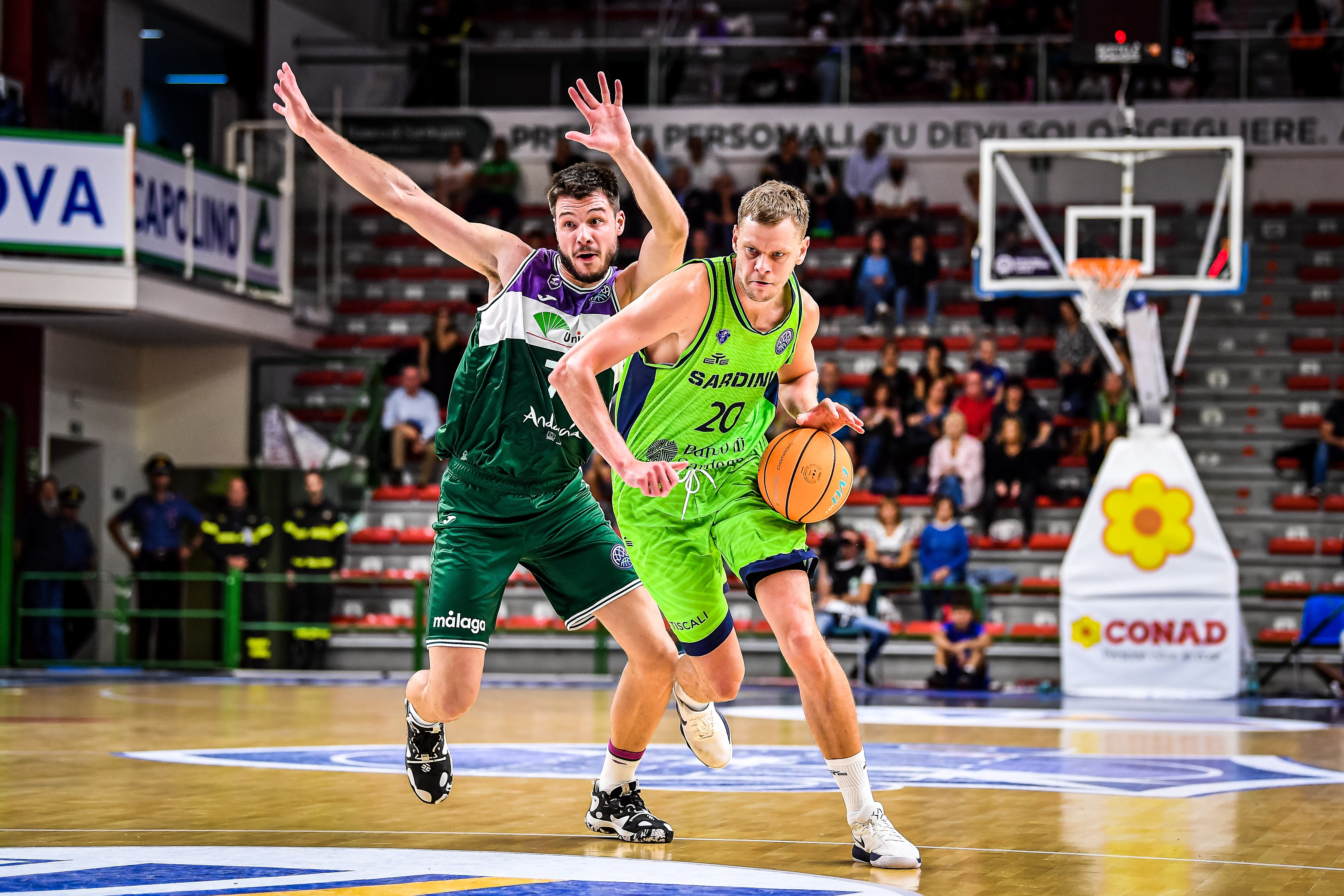 Fotos: Las mejores imágenes del partido entre el Dinamo Sassari y el Unicaja